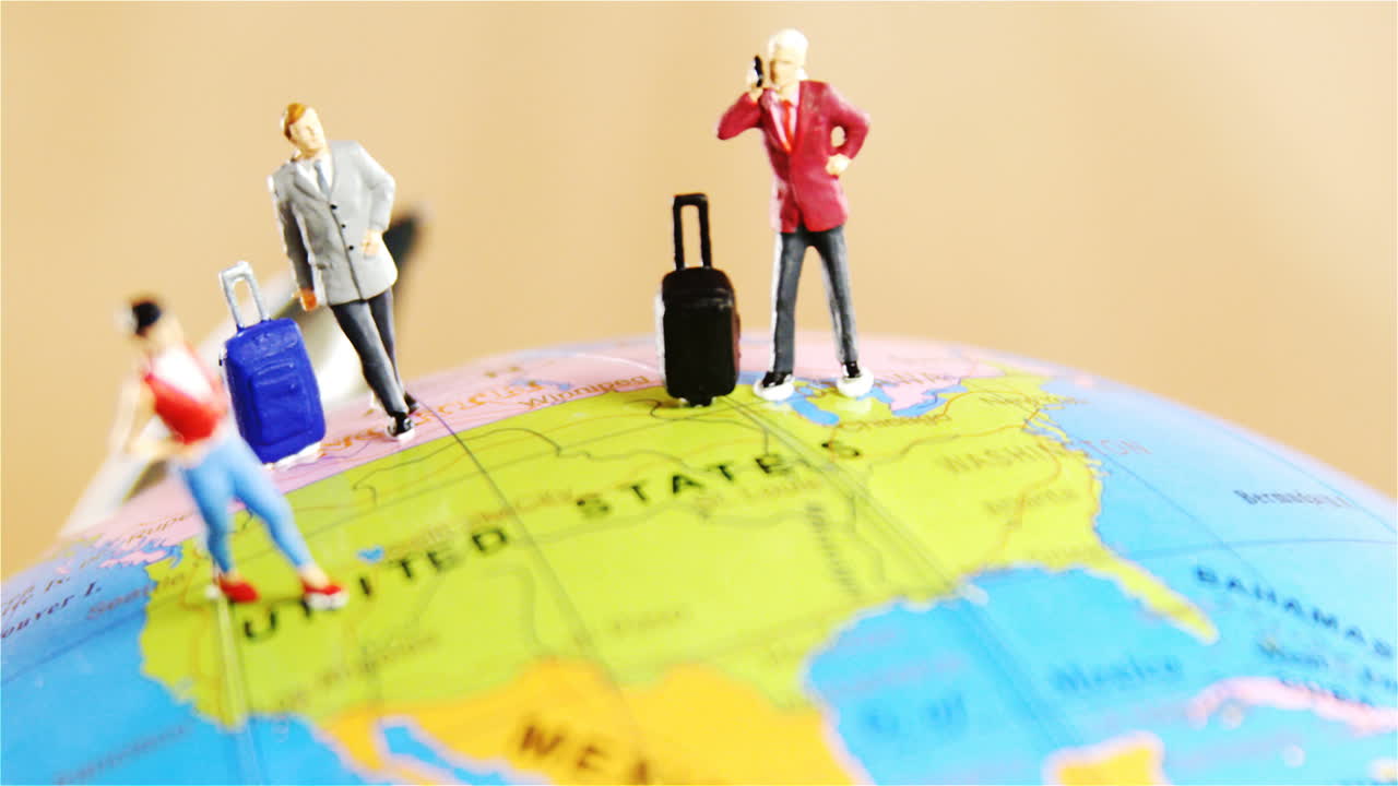 estatuilla en un globo