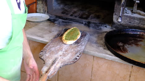 El-Chef-Saca-La-Pita-Del-Horno