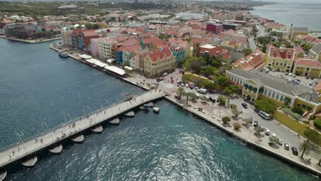 Luftanflug-Auf-Die-Punda---Historisches-Zentrum-Von-Willemstad,-Curaçao