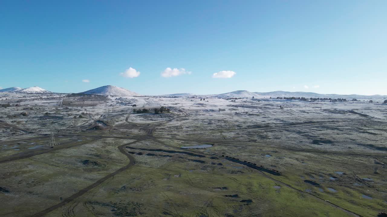 dos montañas en el norte