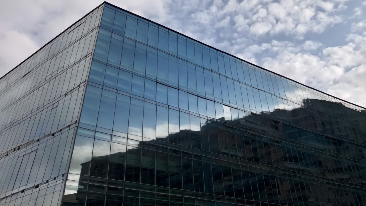 edificio de oficinas de vidrio moderno