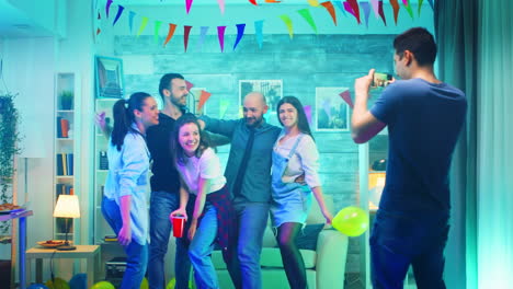 Beautiful-young-woman-blowing-kisses-surrounded-by-friends