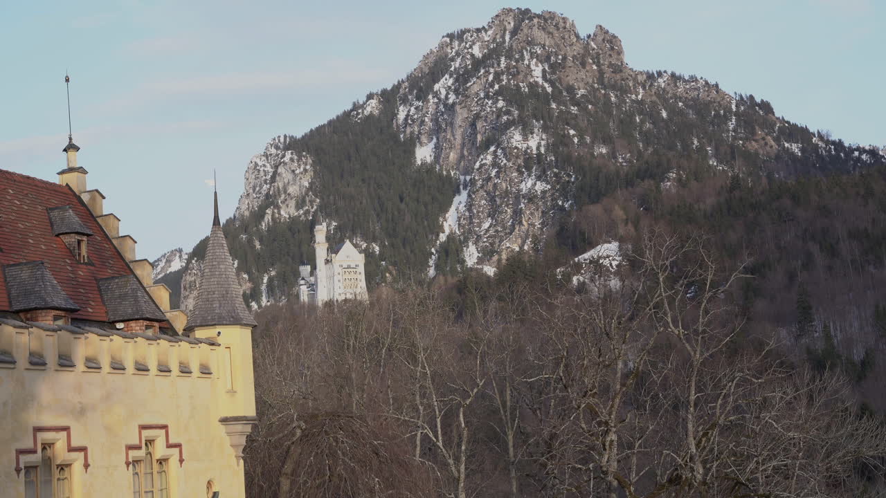 vista del castillo de neuschwanstein desde el castillo de hohenschwangau