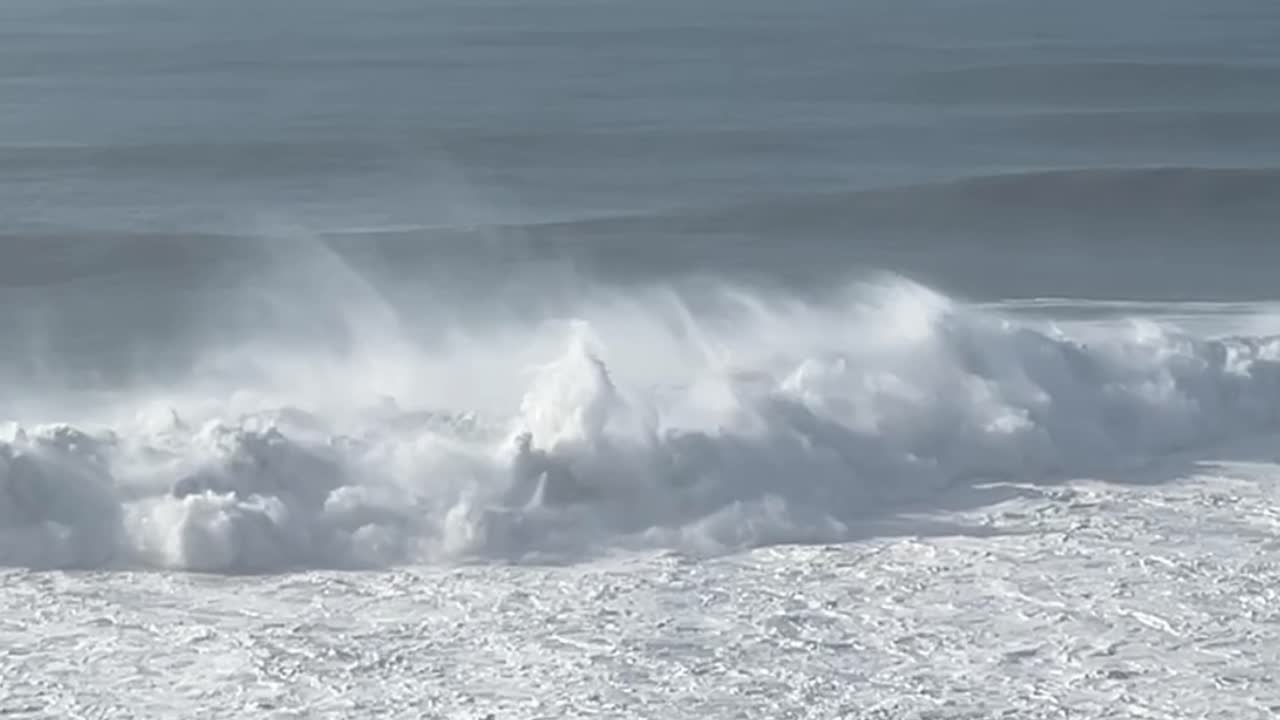 Big wave breaking into foam in slow motion
