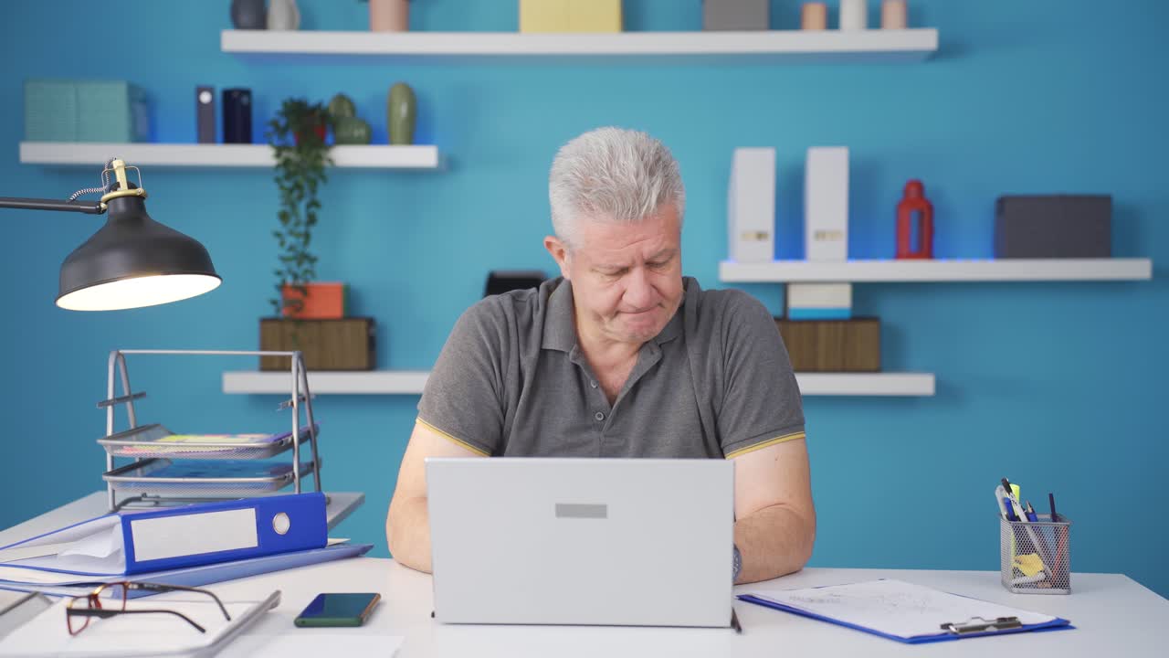 Home office worker man has trouble focusing.