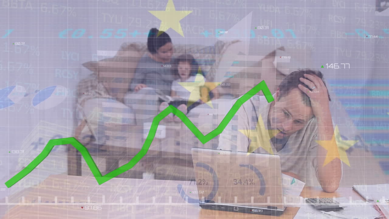 animación de procesamiento de datos y estrellas sobre familia caucásica trabajando en casa.