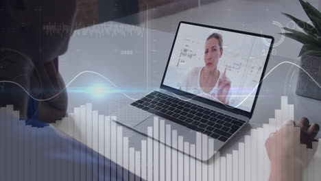 animación del procesamiento de datos financieros sobre diversas personas que utilizan portátiles