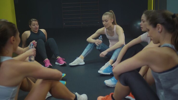 Small fitness group doing lemon squeezer exercise, abdominal workout