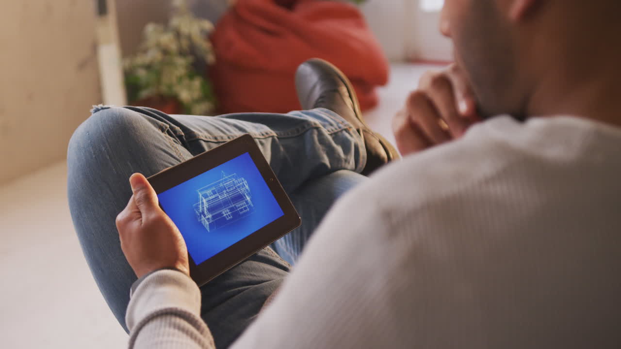 스마트폰에서 디자인을 보는 혼혈 여성