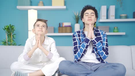 two brothers praying.