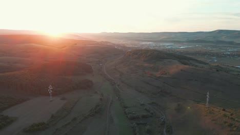 vista de drones de un bosque y una ciudad