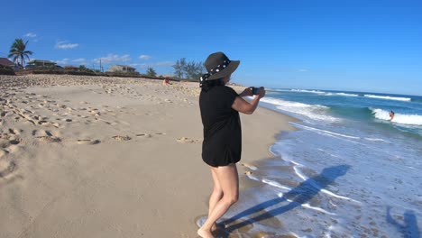 mujer fotografiando