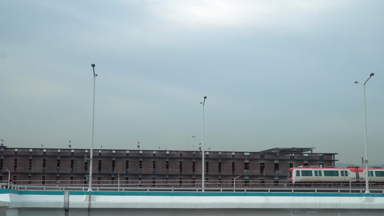 한국 부산 김해국제공항에서 부산-김해 lrt 열차