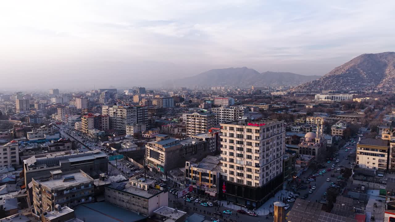 Kart-e-char Pole Sorkh, Kabil Afganistan şehir binası ve şehrin sokağının drone çekimi alanı