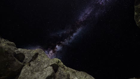 Estelas-De-Estrellas-De-Astrofotografía-4k-Sobre-Paredes-De-Cañones-De-Arenisca