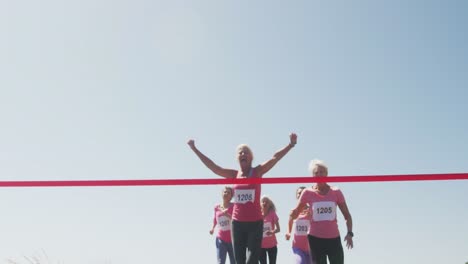 athletics women arriving at finish line