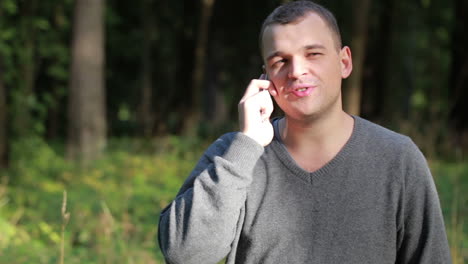 Man-laughing-as-he-chats-on-his-mobile