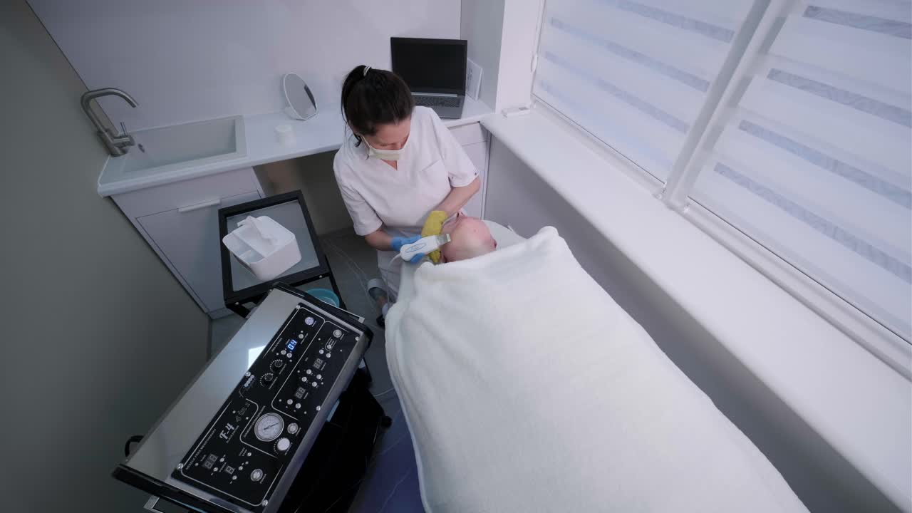 전문적인 초음파 얼굴 청소 절차, 하드웨어 화장품