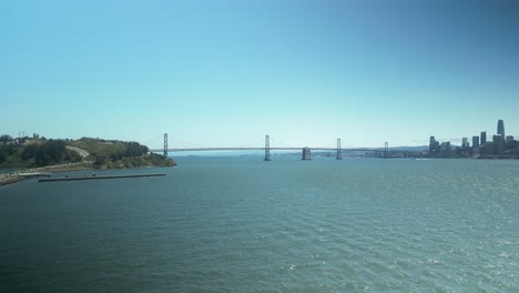 imágenes aéreas rotativas de la isla del tesoro en el área de la bahía de san francisco, california