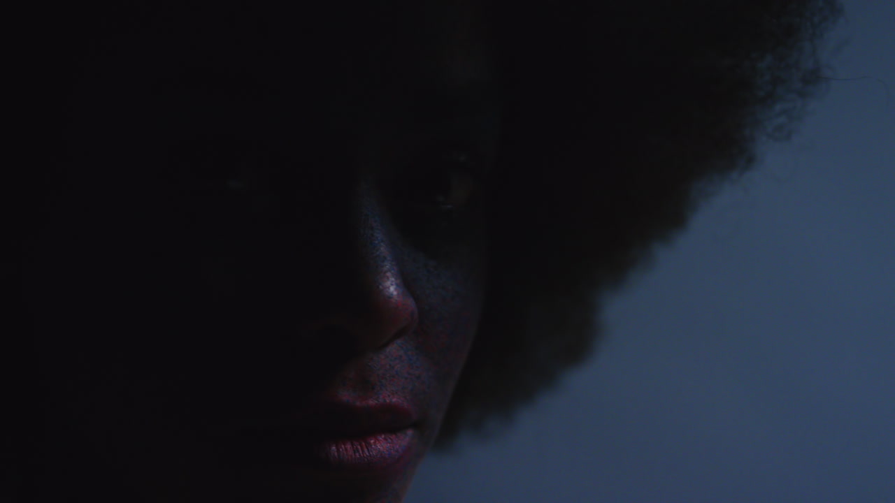 pintura, rostro y retrato de belleza de una mujer negra