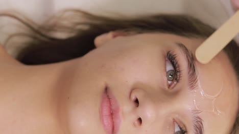 eyebrow waxing procedure
