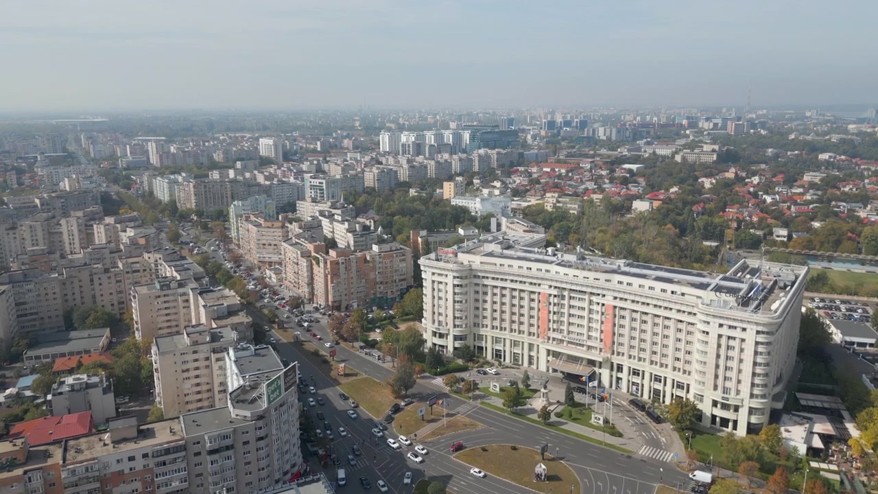 Bucareste Ocidental, Cidade Central, Roménia: Drone, Ângulo Elevado, Rastreamento, 4K 60FPS