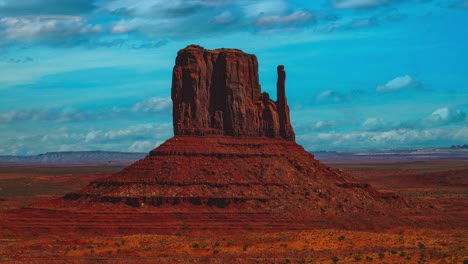 Cinemagraph---Nahtlose-Videoschleife-Einer-Wolke-Im-Zeitraffer-Bei-Gutem-Wetter-Am-Berühmten-Teekesselfelsen-West-Mitte-Butte-Zwischen-Den-Wahrzeichen-Des-Monument-Valley-In-Utah---Arizona,-Amerika---USA