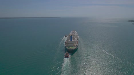 LNG-Gas-tanker-ship-Darwin-Harbor,-accompanied-by-tug-boats