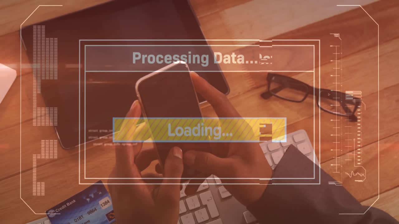 animación del procesamiento de datos en la pantalla sobre el hombre usando un teléfono inteligente
