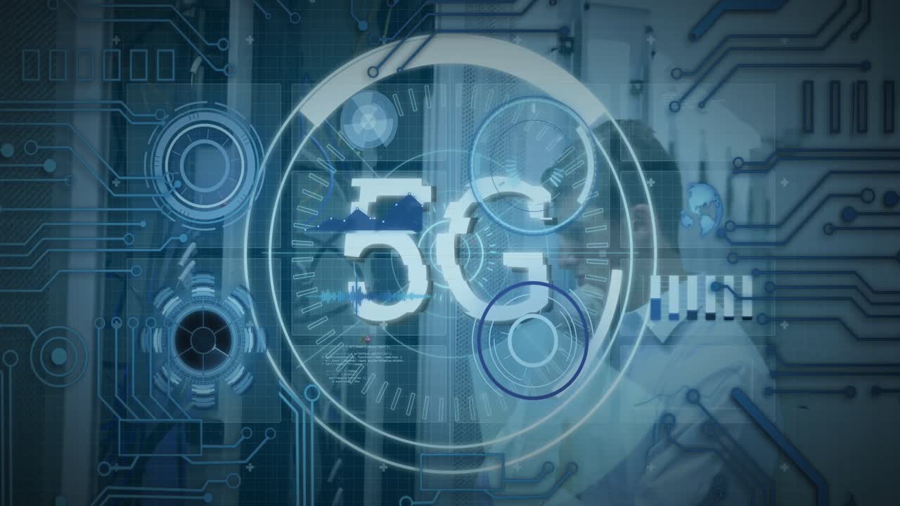스 스캔의 애니메이션: 5g 텍스트와 함께 서버 에 있는 백인 남자