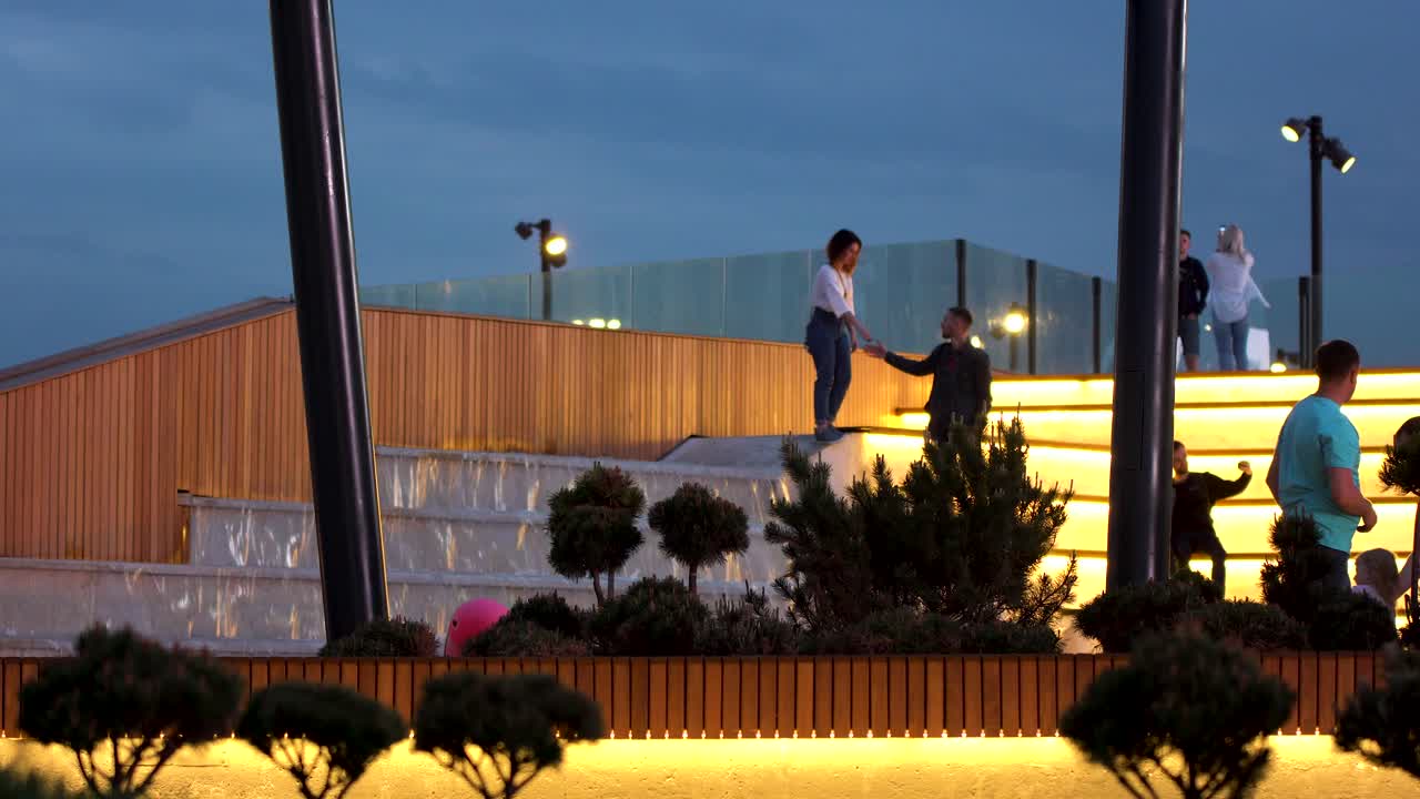 parque de la ciudad por la noche