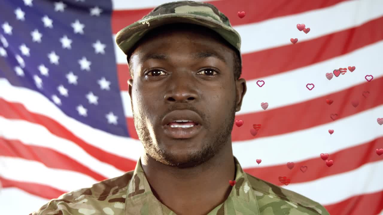 Animazione di cuori su soldato afroamericano e bandiera degli USA