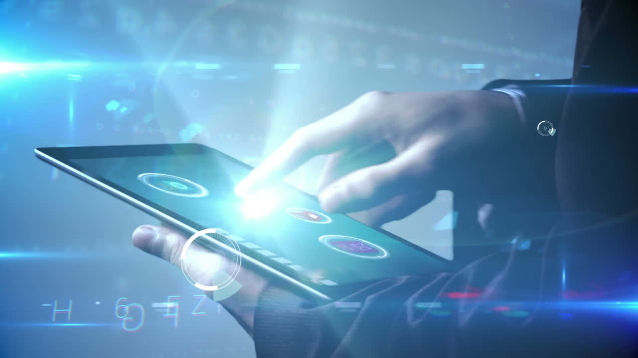 5g 텍스트, 세계 지도 및 데이터 처리와 함께 태블릿을 사용하는 사람의 애니메이션