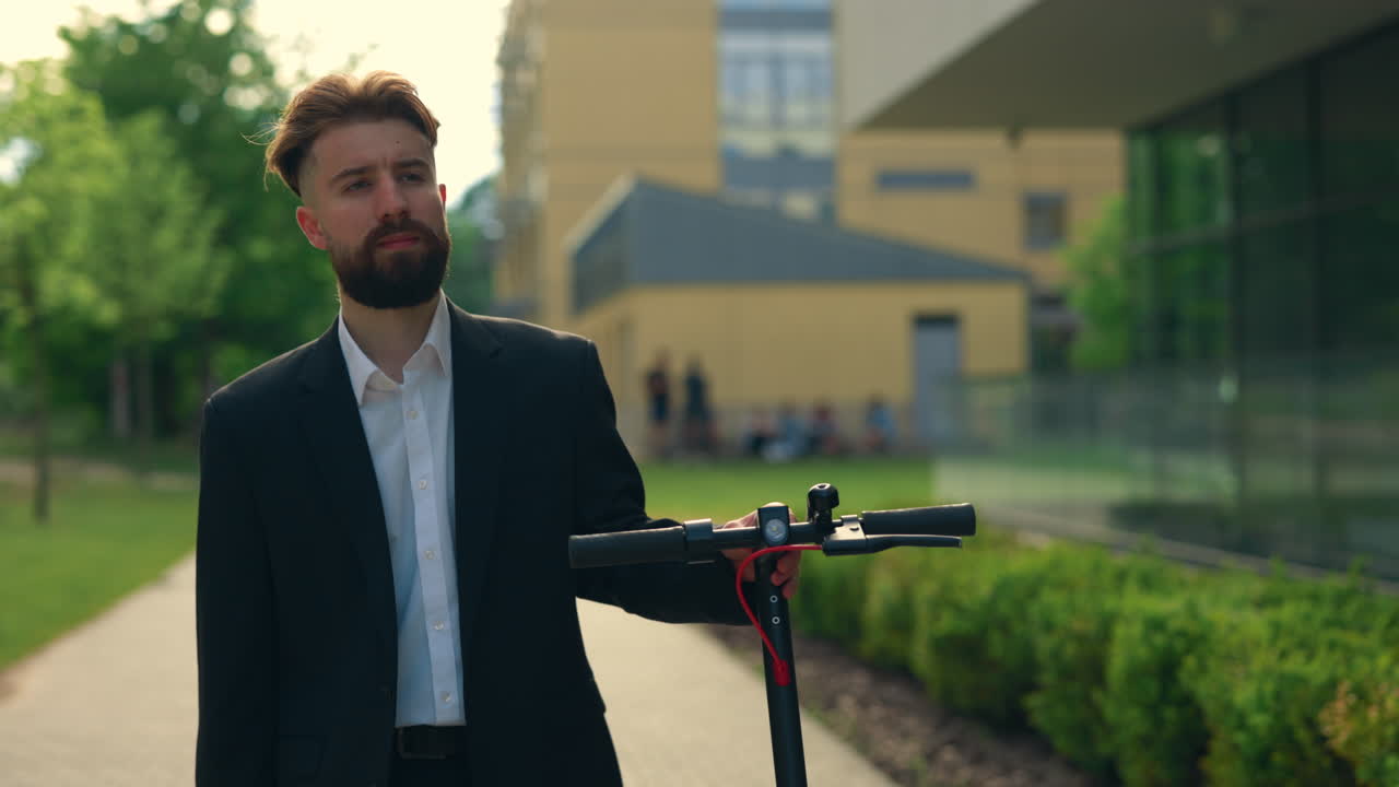 전기 스쿠터와 실업가