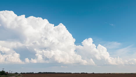 construyendo torres de cúmulo convirtiéndose en tormentas en el panhandle de texas