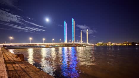 Bordeaux-Nacht-Zeitraffer,-Der-Die-Moderne-Architektur-Der-Brücke-Pont-Jacques-Chaban-Delmas-Zeigt