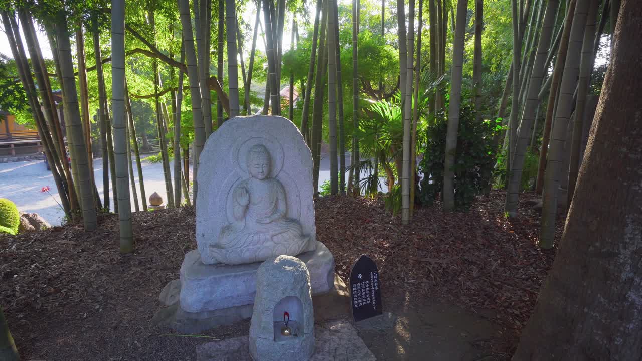 In Japanese temples, Buddha statues are usually surrounded by an environment of nature and tranquility.