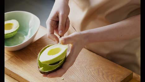 preparing avocado