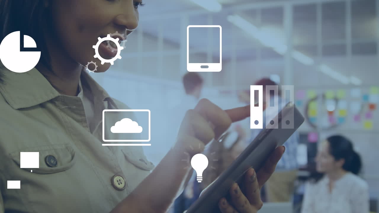 animación de iconos digitales sobre una mujer de negocios afroamericana usando una tableta digital en la oficina.