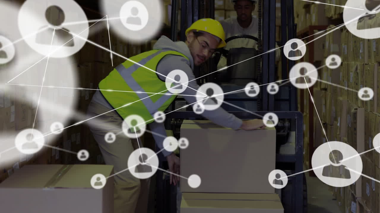 Animazione di una rete di connessioni con icone sovrapposte a diversi lavoratori in magazzino.