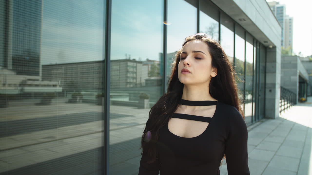 Close up view of woman entrepreneur walking down the street