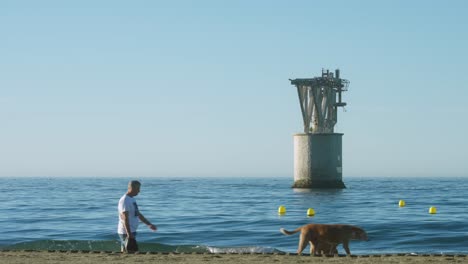 Playa-Del-Cable-Por-La-Mañana,-Marbella,-España