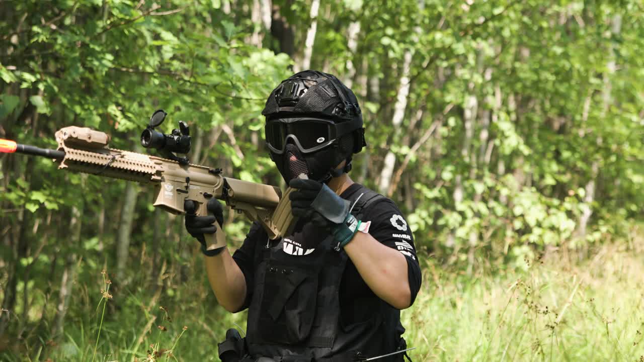 전술 군대  ⁇ 이 소총에서 권총으로 전환