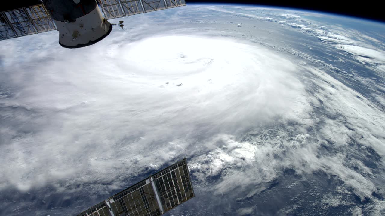 satélite sobre un huracán