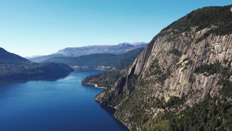 imágenes de drones de un hermoso paisaje patagónico-8