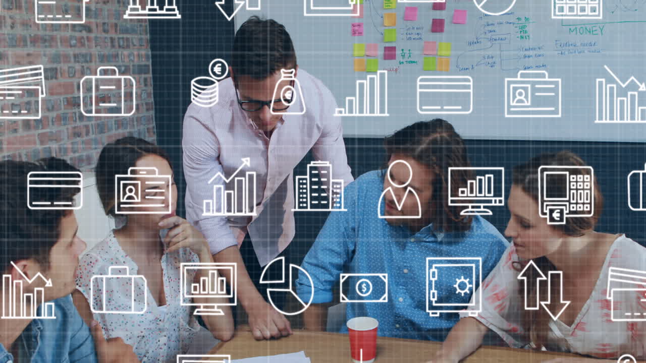 animación de múltiples iconos digitales contra diversos colegas discutiendo juntos en la oficina.