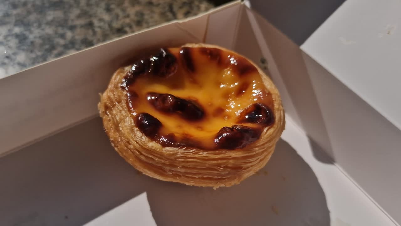 Pastel Del Nata, portugisisk eggetert, søt delikatesse i Macau-landsbyen Coloane, Macao, Kina