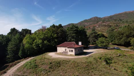 Beautiful-shot-of-an-old-house-in-an-abandoned-area