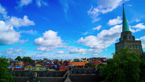 Timelapse-Paisaje-Urbano-De-Oxford-Con-Cielo-Azul-En-Reino-Unido