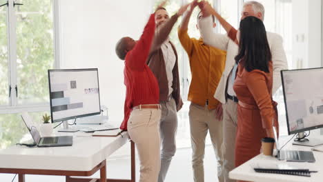 gente de negocios, manos o celebración en equipo